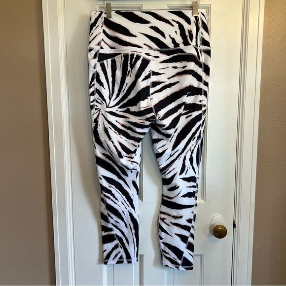 Fabletics PureLuxe Ultra High-Waisted 7/8 Legging - Picture 6 of 11